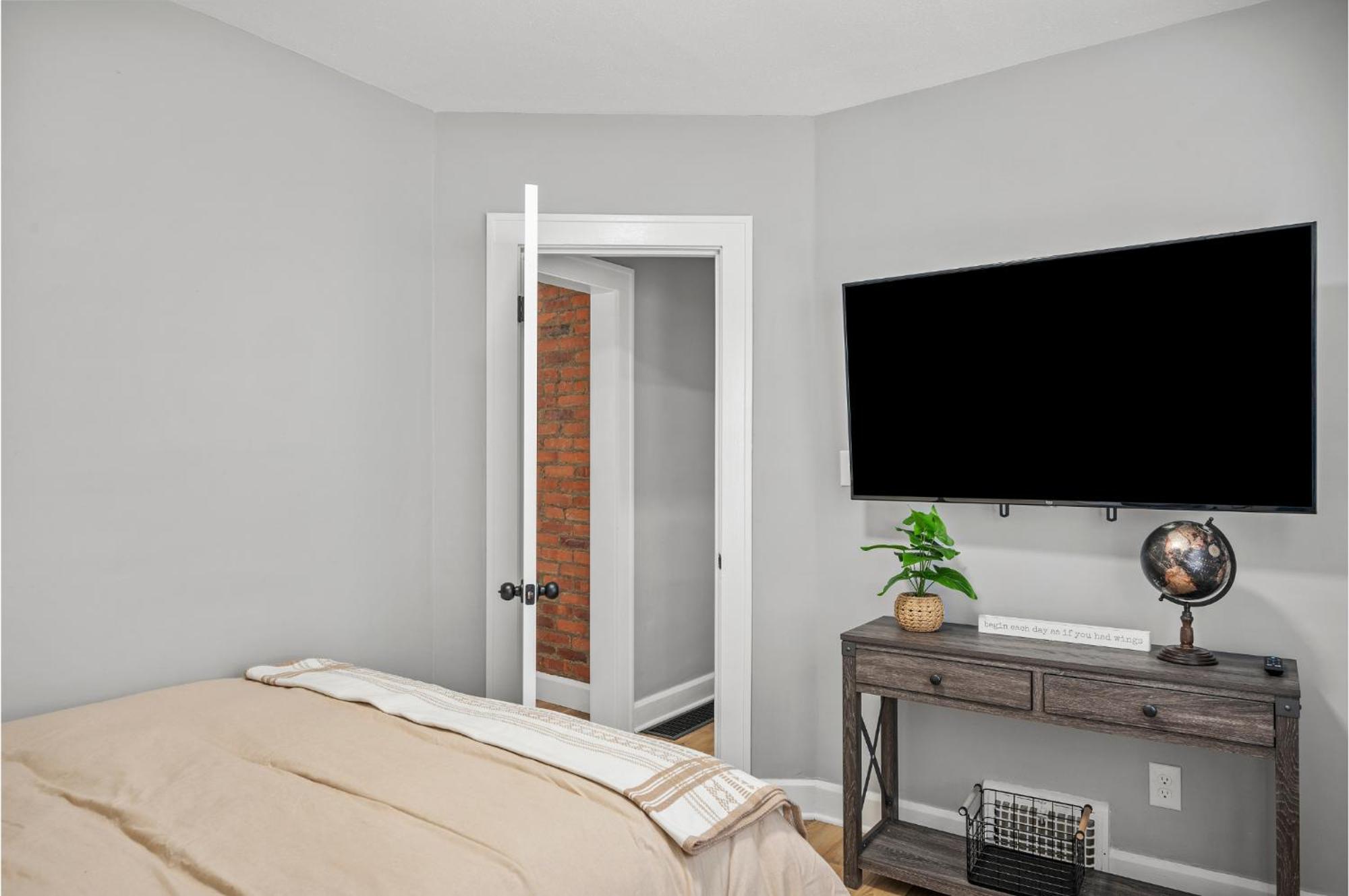 Amazing Parma Home King Bed Full Office Room Exterior foto