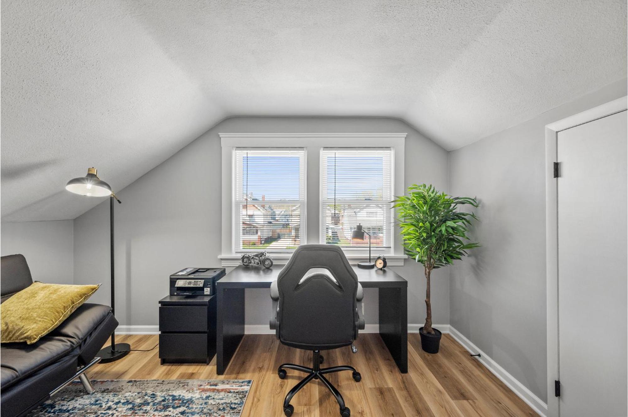 Amazing Parma Home King Bed Full Office Room Exterior foto